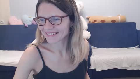 Snapshot of shy_moony chatting on November 25, 2025, 6:08 pm just Alex online show from November 25, 2025, 6:08 pm