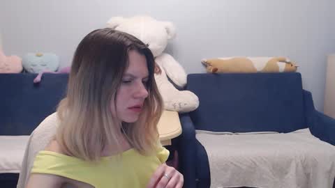 Snapshot of shy_moony chatting on December 5, 2025, 2:14 pm just Alex online show from December 5, 2025, 2:14 pm