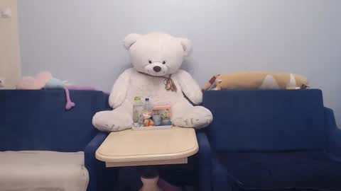 Snapshot of shy_moony chatting on December 15, 2025, 2:10 pm just Alex online show from December 15, 2025, 2:10 pm