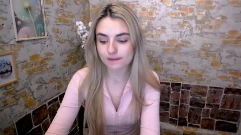 shy_sabrina_ online show from January 13, 2025, 7:43 am