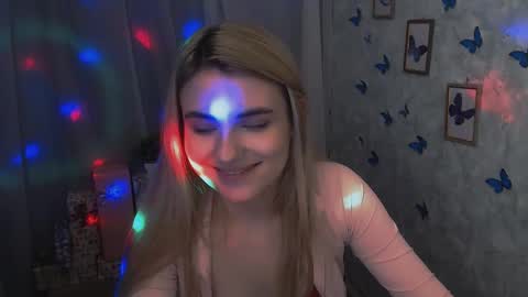 shy_sabrina_ online show from January 14, 2025, 4:18 pm