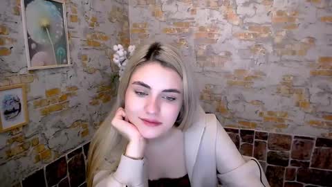 shy_sabrina_ online show from January 20, 2025, 7:47 am