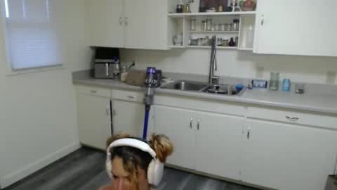 Snapshot of shylasyn1 chatting on January 7, 2026, 3:58 pm Shyla syn1 online show from January 7, 2026, 3:58 pm