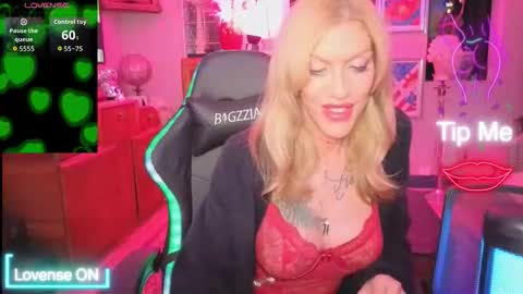 Snapshot of shytrans_uk chatting on April 6, 2026, 10:00 pm shytrans_uk online show from April 6, 2026, 10:00 pm
