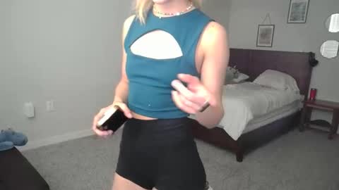 Snapshot of shyy_petitebaby chatting on January 10, 2026, 3:47 pm shypetitebaby online show from January 10, 2026, 3:47 pm