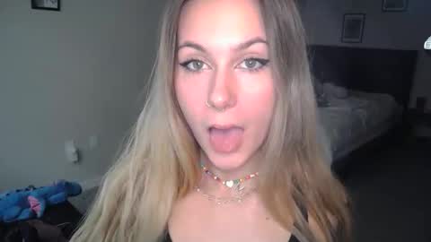 Snapshot of shyy_petitebaby chatting on January 14, 2026, 3:50 pm shypetitebaby online show from January 14, 2026, 3:50 pm