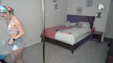 Snapshot of shyy_petitebaby chatting on January 17, 2026, 3:28 pm shypetitebaby online show from January 17, 2026, 3:28 pm