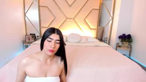 Snapshot of siara_lewis_ chatting on October 25, 2025, 9:31 pm Siara and Zoe tattoo online show from October 25, 2025, 9:31 pm