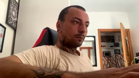 sidvicious23cm online show from September 26, 2025, 8:29 am