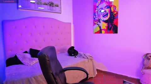 SIENNA  online show from March 16, 2026, 12:20 pm