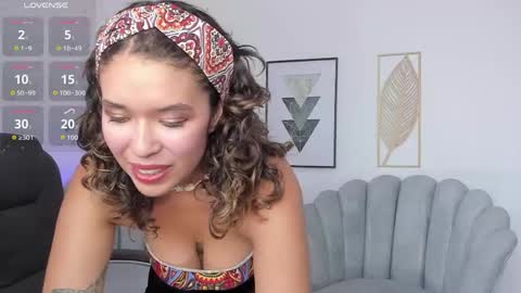 Snapshot of sienna_luxor chatting on April 24, 2026, 5:15 pm siiena online show from April 24, 2026, 5:15 pm