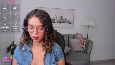 Snapshot of sienna_luxor chatting on May 14, 2026, 4:36 pm siiena online show from May 14, 2026, 4:36 pm