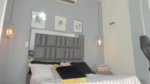 Snapshot of sienna_miller_27 chatting on September 19, 2025, 11:33 am Keira online show from September 19, 2025, 11:33 am