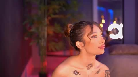 Sienna online show from October 27, 2025, 6:45 pm