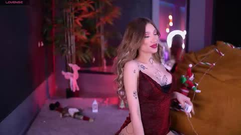 Sienna online show from December 19, 2025, 7:10 pm