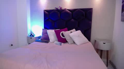 Snapshot of siennaluxee chatting on January 6, 2026, 3:32 am siennaluxee online show from January 6, 2026, 3:32 am