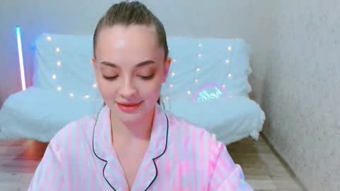 Sienna Mia online show from May 29, 2026, 5:00 pm