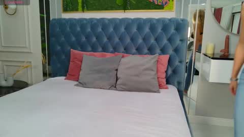 Snapshot of siennapierce chatting on December 15, 2025, 5:01 am Sienna online show from December 15, 2025, 5:01 am