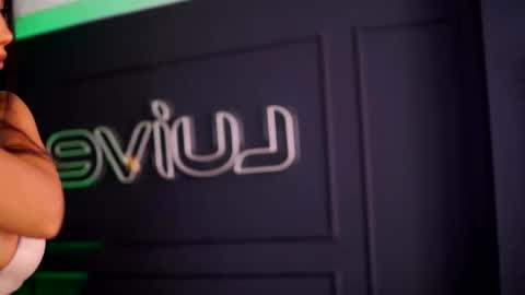 Sienna online show from October 20, 2025, 9:54 am