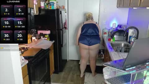 Snapshot of siennaxluxx chatting on November 19, 2025, 12:43 am Sienna Luxx online show from November 19, 2025, 12:43 am