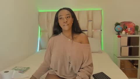 Snapshot of sierra_violet chatting on December 22, 2024, 6:17 am sierra_violet online show from December 22, 2024, 6:17 am