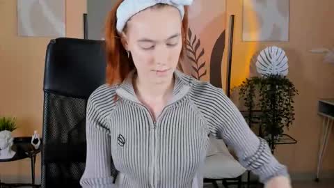 SieraHarper online show from December 14, 2025, 4:34 pm