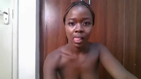 Snapshot of silent_carry chatting on February 16, 2026, 10:22 am silent carry online show from February 16, 2026, 10:22 am