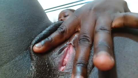 Snapshot of silent_carry chatting on February 16, 2026, 10:28 pm silent carry online show from February 16, 2026, 10:28 pm