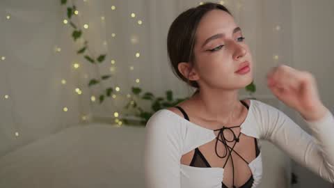 Snapshot of silent_chill chatting on December 2, 2024, 9:35 am Chilli online show from December 2, 2024, 9:35 am