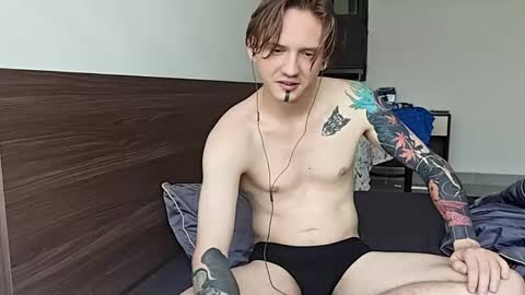 silent_stitch online show from May 29, 2026, 8:01 am