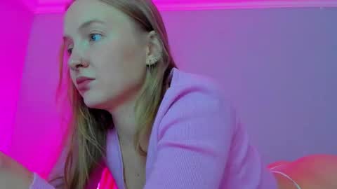 Mila online show from September 29, 2025, 8:30 am