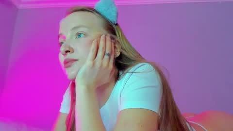 Mila online show from October 23, 2025, 8:02 am