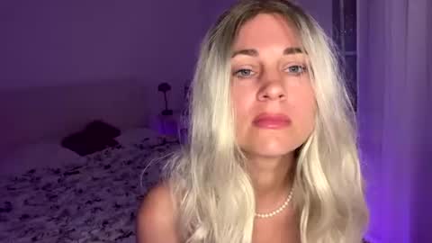 Snapshot of silkycherie chatting on July 8, 2026, 10:58 pm Blonde dream online show from July 8, 2026, 10:58 pm