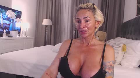 Snapshot of silver_miss chatting on February 14, 2026, 5:32 pm Silver ok online show from February 14, 2026, 5:32 pm