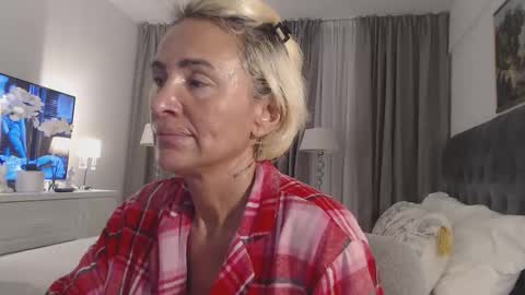 Snapshot of silver_miss chatting on February 16, 2026, 6:04 pm Silver ok online show from February 16, 2026, 6:04 pm