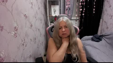 silver_moon_light online show from September 20, 2025, 9:21 am