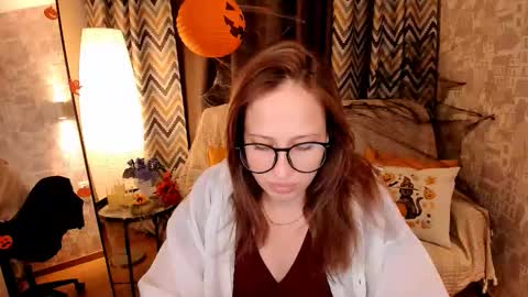 Snapshot of silvermoon_kira chatting on October 23, 2025, 8:46 am Kira online show from October 23, 2025, 8:46 am