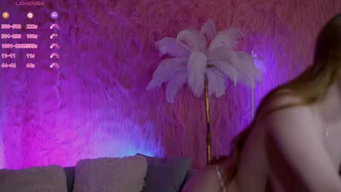 Snapshot of silverrmoon chatting on January 28, 2025, 10:56 pm Kristina Kris online show from January 28, 2025, 10:56 pm