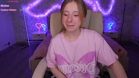 Snapshot of silverrmoon chatting on March 1, 2025, 2:59 am Kristina Kris online show from March 1, 2025, 2:59 am