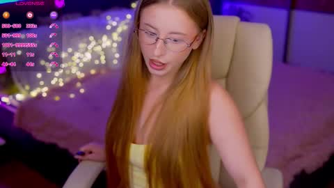 Snapshot of silverrmoon chatting on November 4, 2025, 8:30 pm Kristina Kris online show from November 4, 2025, 8:30 pm