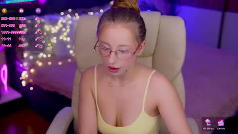 Snapshot of silverrmoon chatting on November 13, 2025, 9:41 am Kristina Kris online show from November 13, 2025, 9:41 am