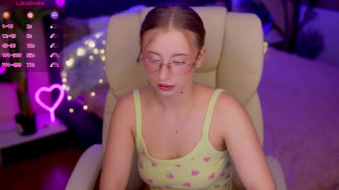 Snapshot of silverrmoon chatting on November 29, 2025, 1:58 pm Kristina Kris online show from November 29, 2025, 1:58 pm