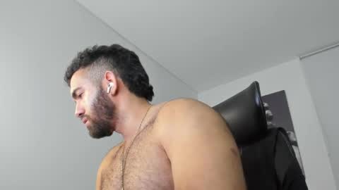 Snapshot of simon_leon01 chatting on April 25, 2026, 1:30 am simon_leon01 online show from April 25, 2026, 1:30 am