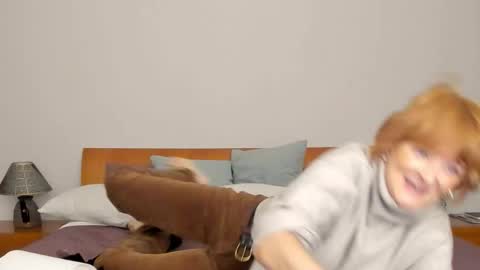 Snapshot of simonadebeauvoir chatting on January 16, 2026, 1:37 pm Simona online show from January 16, 2026, 1:37 pm