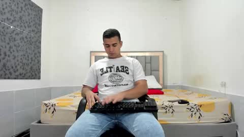 Snapshot of simonkeler chatting on November 26, 2025, 11:06 pm SIMON KELER online show from November 26, 2025, 11:06 pm