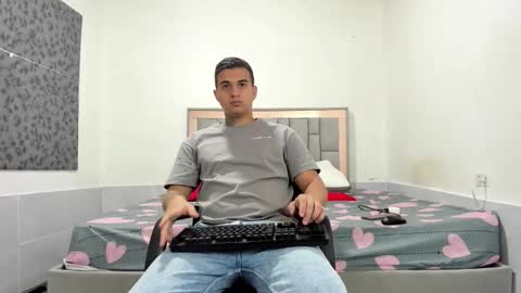 Snapshot of simonkeler chatting on December 2, 2025, 10:53 am SIMON KELER online show from December 2, 2025, 10:53 am