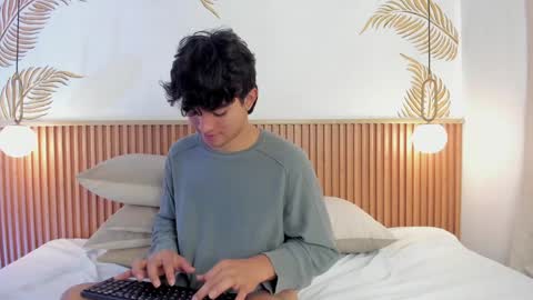  Simon  online show from January 3, 2025, 3:33 pm