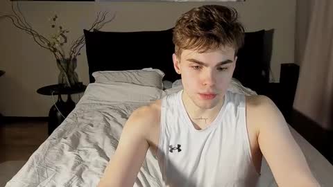 Snapshot of simonwnl chatting on February 27, 2025, 6:29 am Simon online show from February 27, 2025, 6:29 am