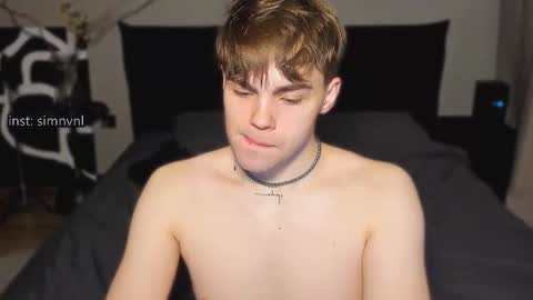 Snapshot of simonwnl chatting on December 3, 2025, 8:51 pm Simon online show from December 3, 2025, 8:51 pm