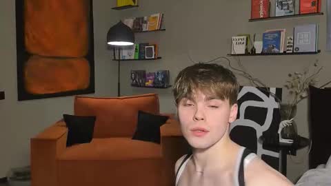 Snapshot of simonwnl chatting on December 15, 2025, 6:23 pm Simon online show from December 15, 2025, 6:23 pm